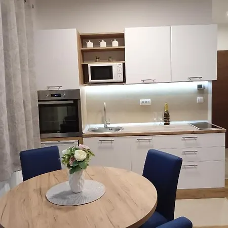 Bella アパート ズラティボール